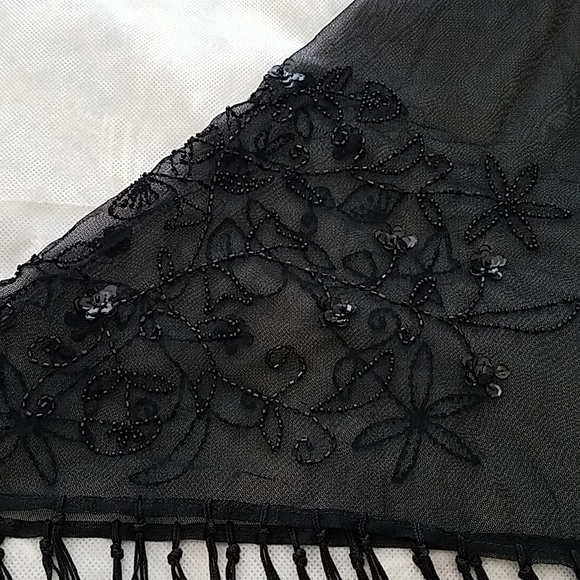 Shawl, Scarf - Picture 5 of 7